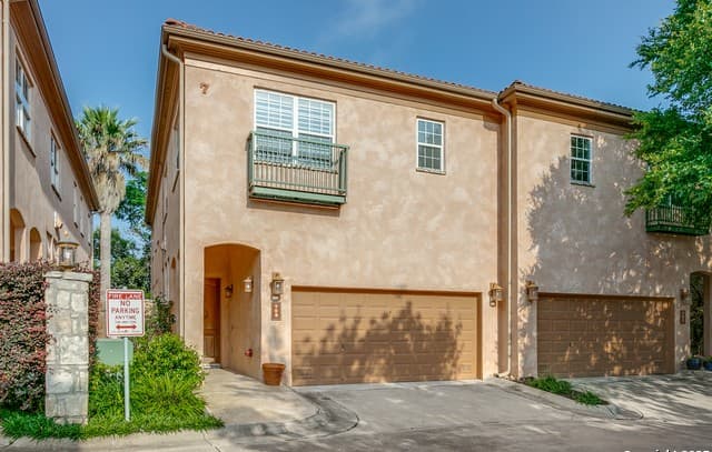 rental at 7897  Broadway Unit 702 in San Antonio, TX — photo 2