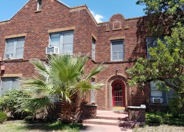 rental at 703 W French Pl Unit 4 in San Antonio, TX — photo 1