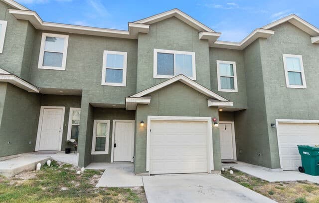 rental at 7314  Savannah Brks in Live Oak, TX — photo 1