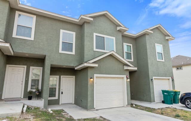 rental at 7314  Savannah Brks in Live Oak, TX — photo 2