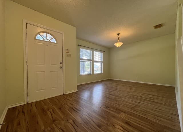 rental at 10403  Pelican Oak Dr in San Antonio, TX — photo 3