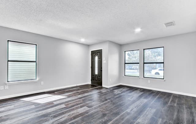 rental at 9715  Kashmir Dr in San Antonio, TX — photo 2