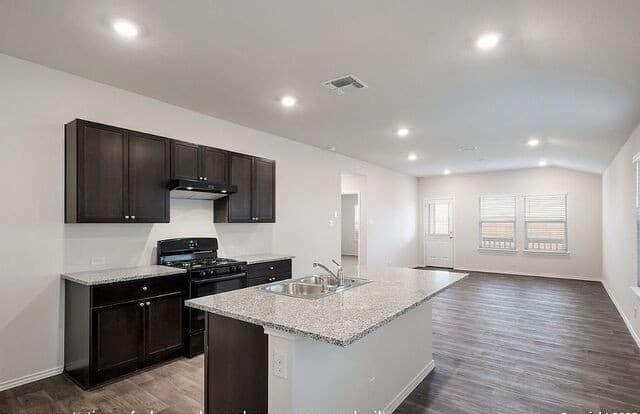 rental at 149  Middle Green in Floresville, TX — photo 3