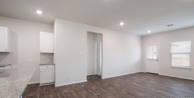 rental at 149  Middle Green in Floresville, TX — photo 5