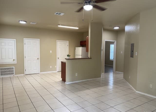 rental at 1707  Dawson St Unit 1101 in San Antonio, TX — photo 3
