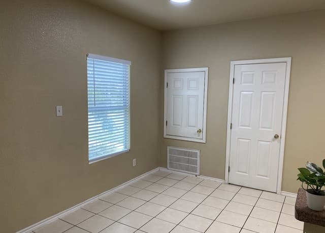 rental at 1707  Dawson St Unit 1101 in San Antonio, TX — photo 4