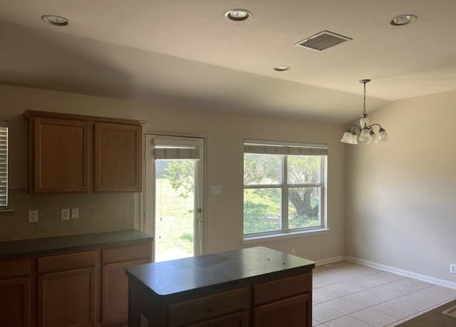 rental at 1106  Mineral in San Antonio, TX — photo 4