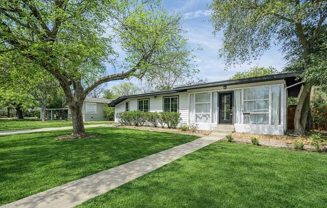 rental at 227  Devonshire in San Antonio, TX — photo 1