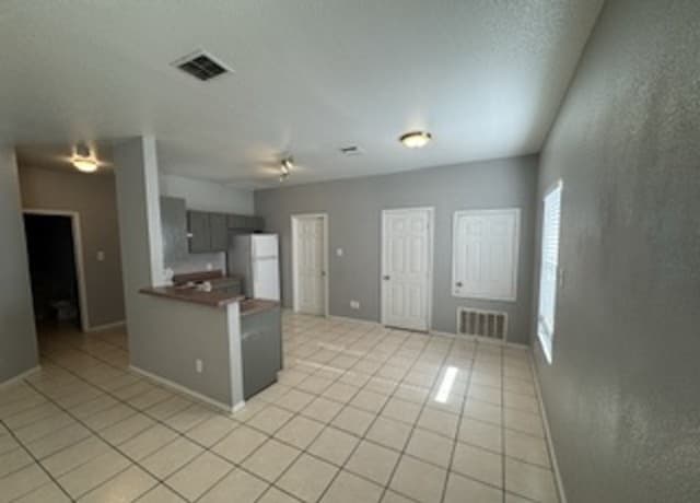 rental at 1707  Dawson St Unit 2101 in San Antonio, TX — photo 2