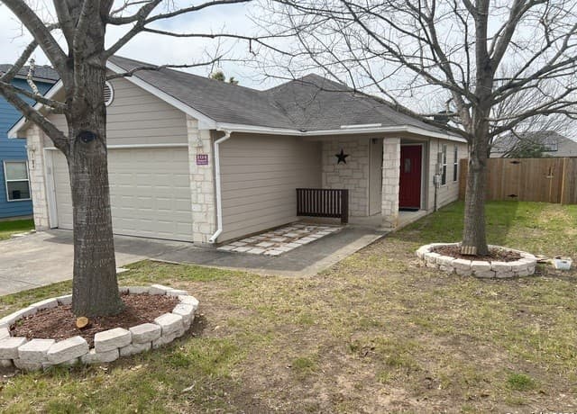 rental at 104  Briar St in Cibolo, TX — photo 2