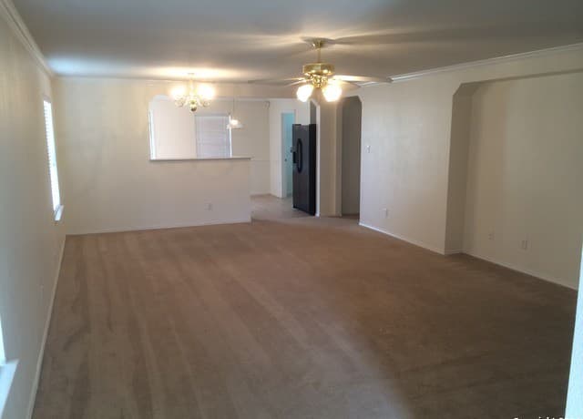 rental at 16246  Stallion Ranch in Selma, TX — photo 2