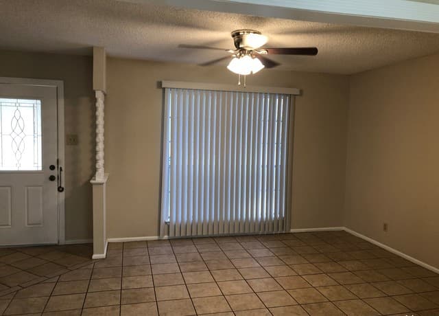 rental at 205  Beverly Dr in Schertz, TX — photo 2