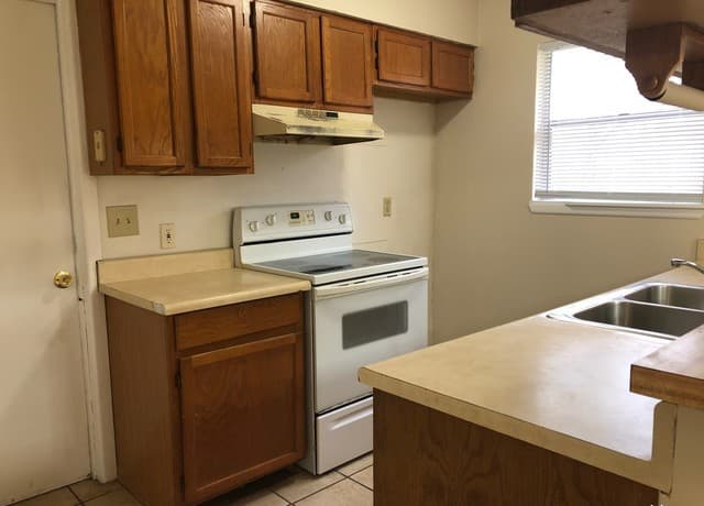 rental at 205  Beverly Dr in Schertz, TX — photo 3