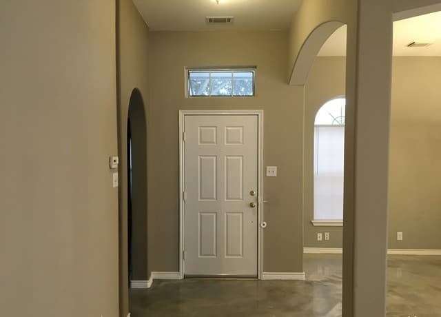 rental at 824  Cross Branch Dr in Schertz, TX — photo 2