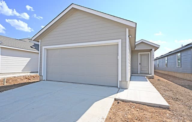 rental at 7615  Adam Star in San Antonio, TX — photo 1