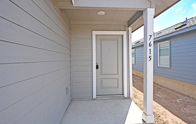 rental at 7615  Adam Star in San Antonio, TX — photo 2