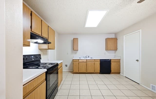 rental at 6826  Celes Meadow Dr in Converse, TX — photo 3