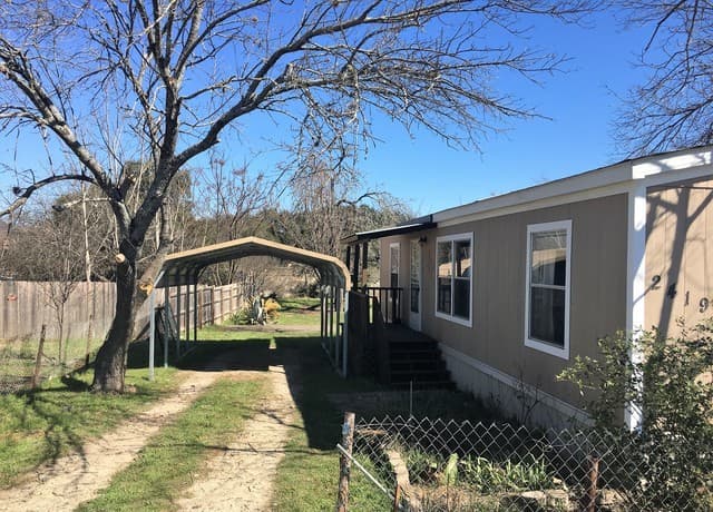 rental at 24196  Boerne Stage Rd in San Antonio, TX — photo 1