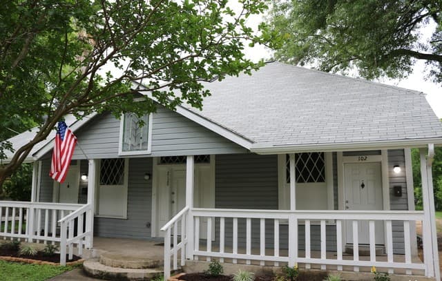 rental at 2120  Monterey St Unit 102 in San Antonio, TX — photo 2