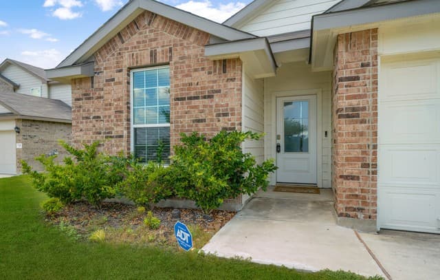 rental at 731  Overlook Rdg in Cibolo, TX — photo 4