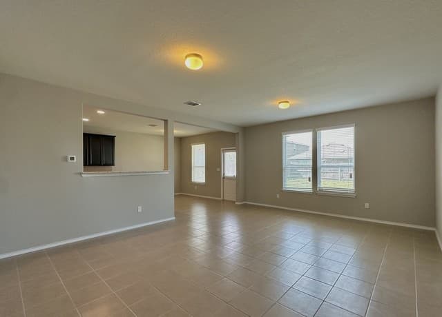 rental at 11746  Silver Fld in San Antonio, TX — photo 2