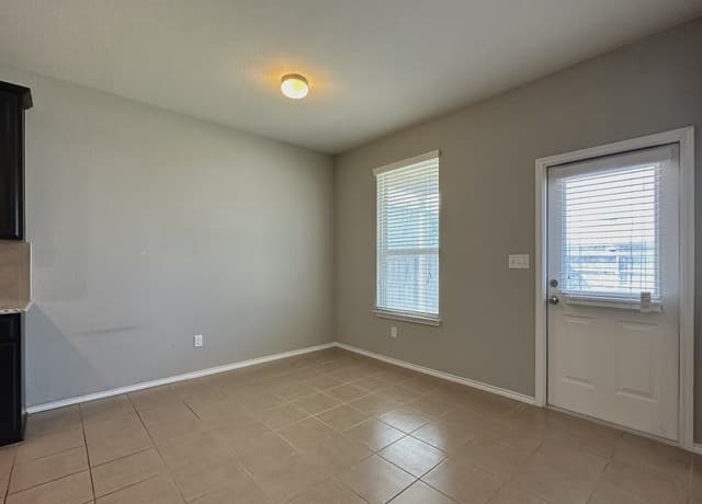 rental at 11746  Silver Fld in San Antonio, TX — photo 4