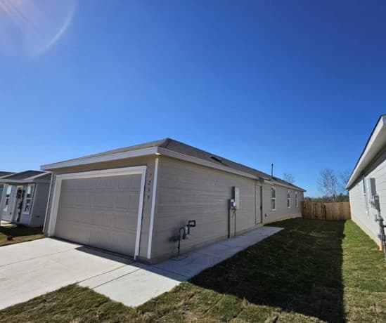 rental at 7239  Pasture Run in San Antonio, TX — photo 2