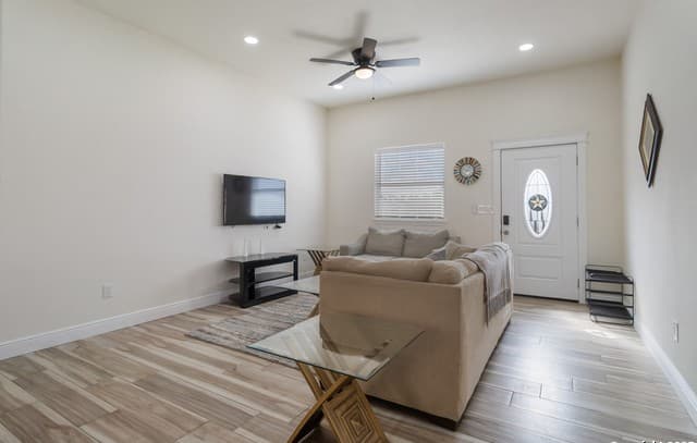 rental at 567  Hummingbird in Canyon Lake, TX — photo 5