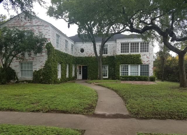 rental at 335 E Rosewood Ave Unit 5 in San Antonio, TX — photo 1