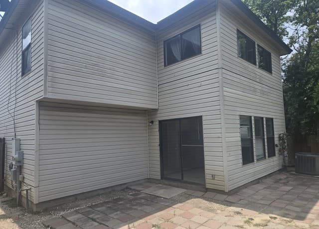 rental at 5015  Taylor Kenton in San Antonio, TX — photo 2
