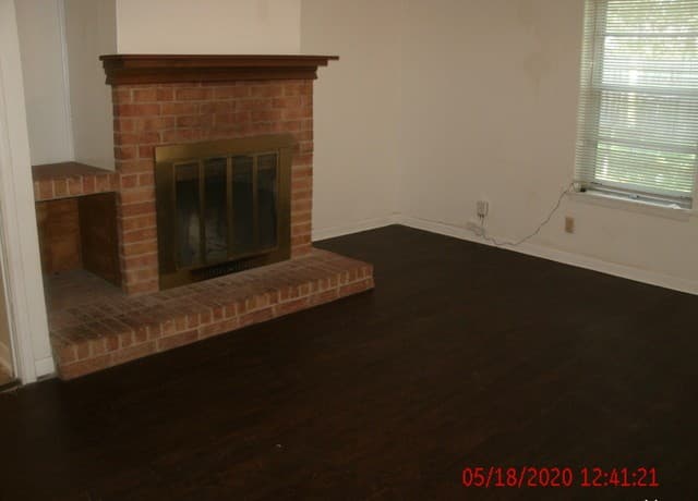 rental at 409 E Wright Blvd in Universal City, TX — photo 4