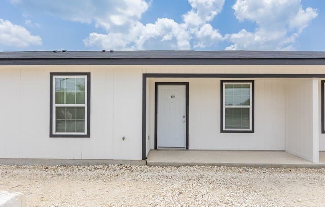 rental at 1010  County Road 4516 Unit 1010 in Castroville, TX — photo 1