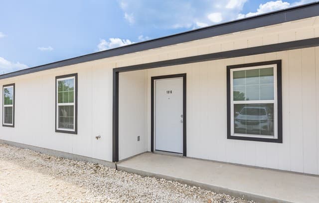 rental at 1010  County Road 4516 Unit 1010 in Castroville, TX — photo 2