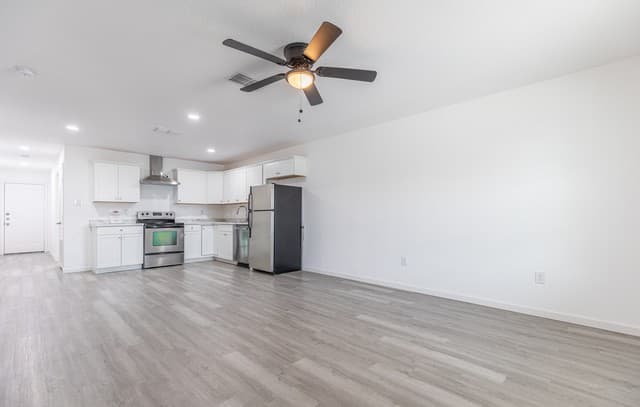 rental at 1010  County Road 4516 Unit 1010 in Castroville, TX — photo 3