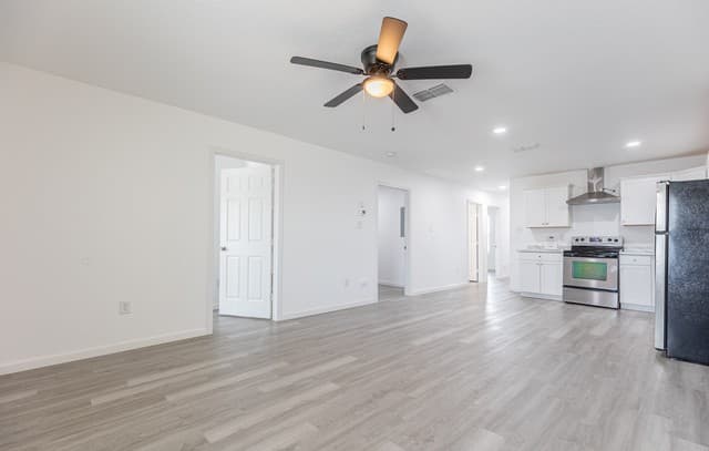 rental at 1010  County Road 4516 Unit 1010 in Castroville, TX — photo 4