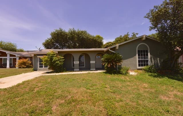 rental at 7217  Leading Oaks in Live Oak, TX — photo 1