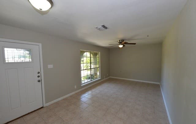 rental at 7217  Leading Oaks in Live Oak, TX — photo 3