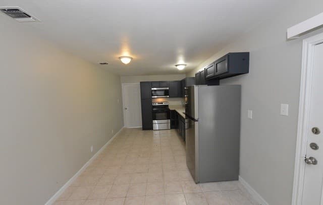 rental at 7217  Leading Oaks in Live Oak, TX — photo 5