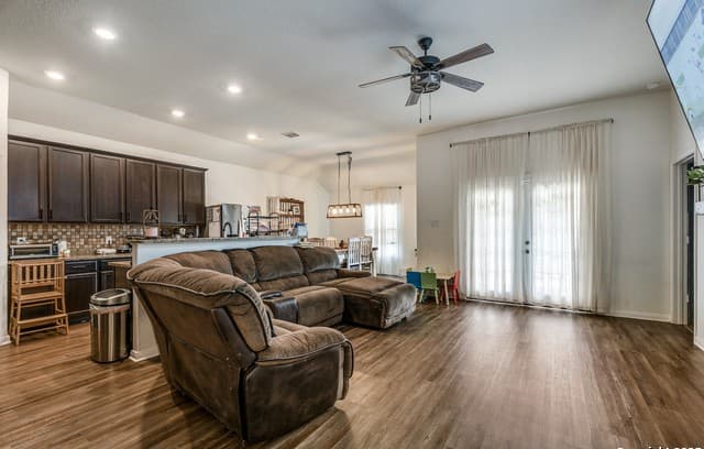 rental at 6122  Underwood Way in San Antonio, TX — photo 5