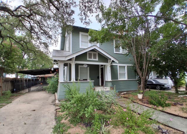 rental at 619  Cedar St in San Antonio, TX — photo 1