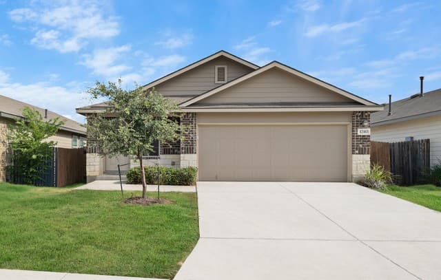 rental at 12103  Sampson Crk in San Antonio, TX — photo 1