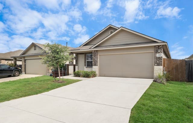 rental at 12103  Sampson Crk in San Antonio, TX — photo 2