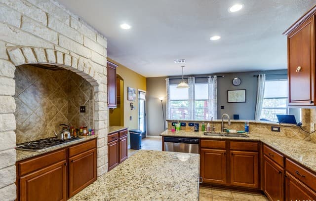 rental at 25703  Fan Flower in San Antonio, TX — photo 2