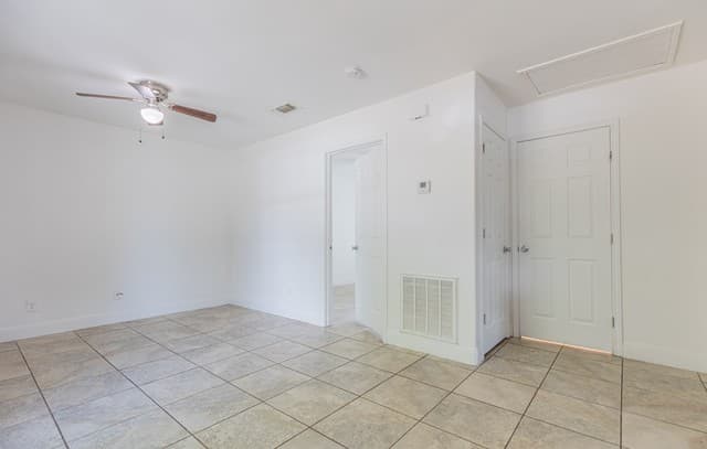 2-bedroom rental at 601 Coleman St Unit 2 in San Antonio, TX — photo 4