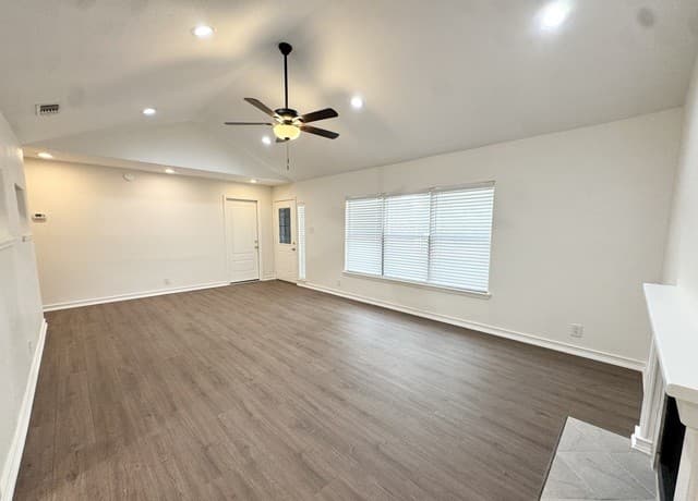 rental at 5614  Timber Rail in San Antonio, TX — photo 3