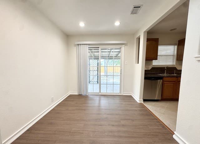 rental at 5614  Timber Rail in San Antonio, TX — photo 4