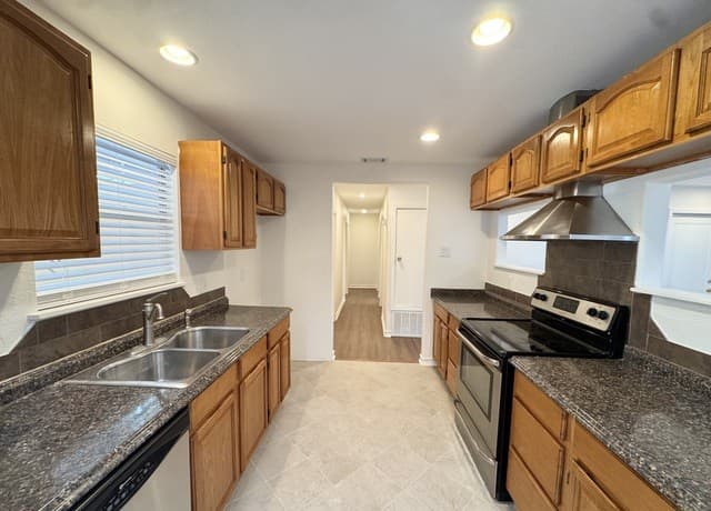 rental at 5614  Timber Rail in San Antonio, TX — photo 5