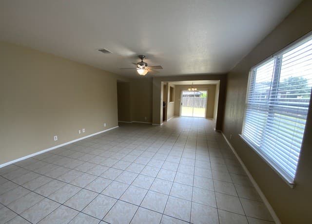 rental at 11103  Ballard Peak in San Antonio, TX — photo 2