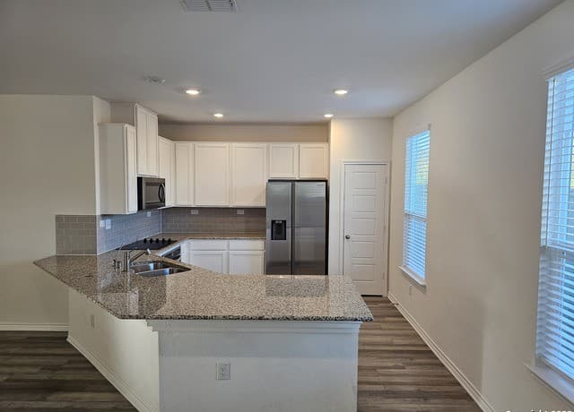 rental at 4955  Usaa Blvd Unit 21 in San Antonio, TX — photo 4