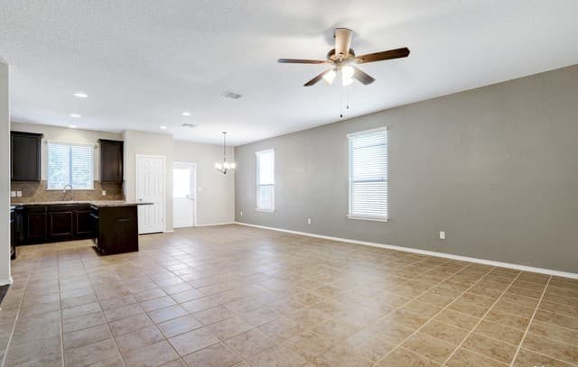 rental at 206  Palma Noce in San Antonio, TX — photo 4